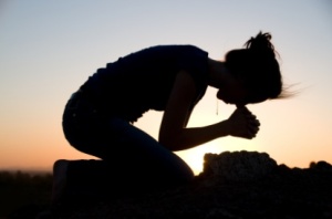 Suicide%20woman%20praying%20istock%20pete%20willl%20500